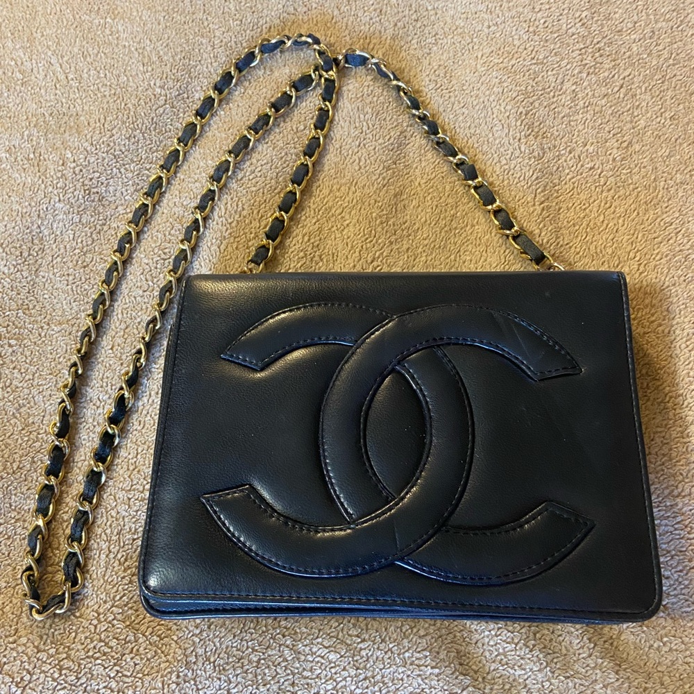 Vintage Black Faux Leather Shoulder Bag with Gold Chain Strap